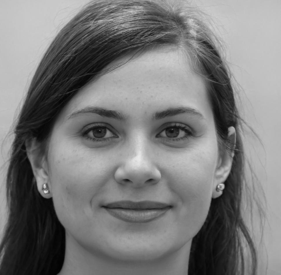 Portrait de Léonie Bertrand, accompagnante pédagogique spécialisée en apprentissage à distance